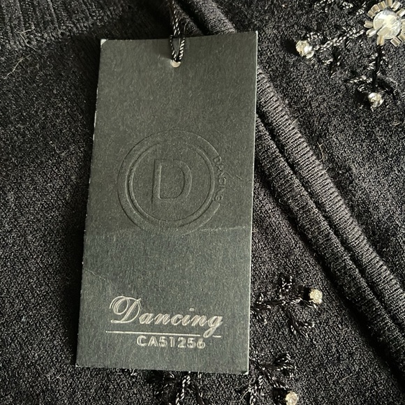 Zip up sweater with snowflake detail - Picture 5 of 5